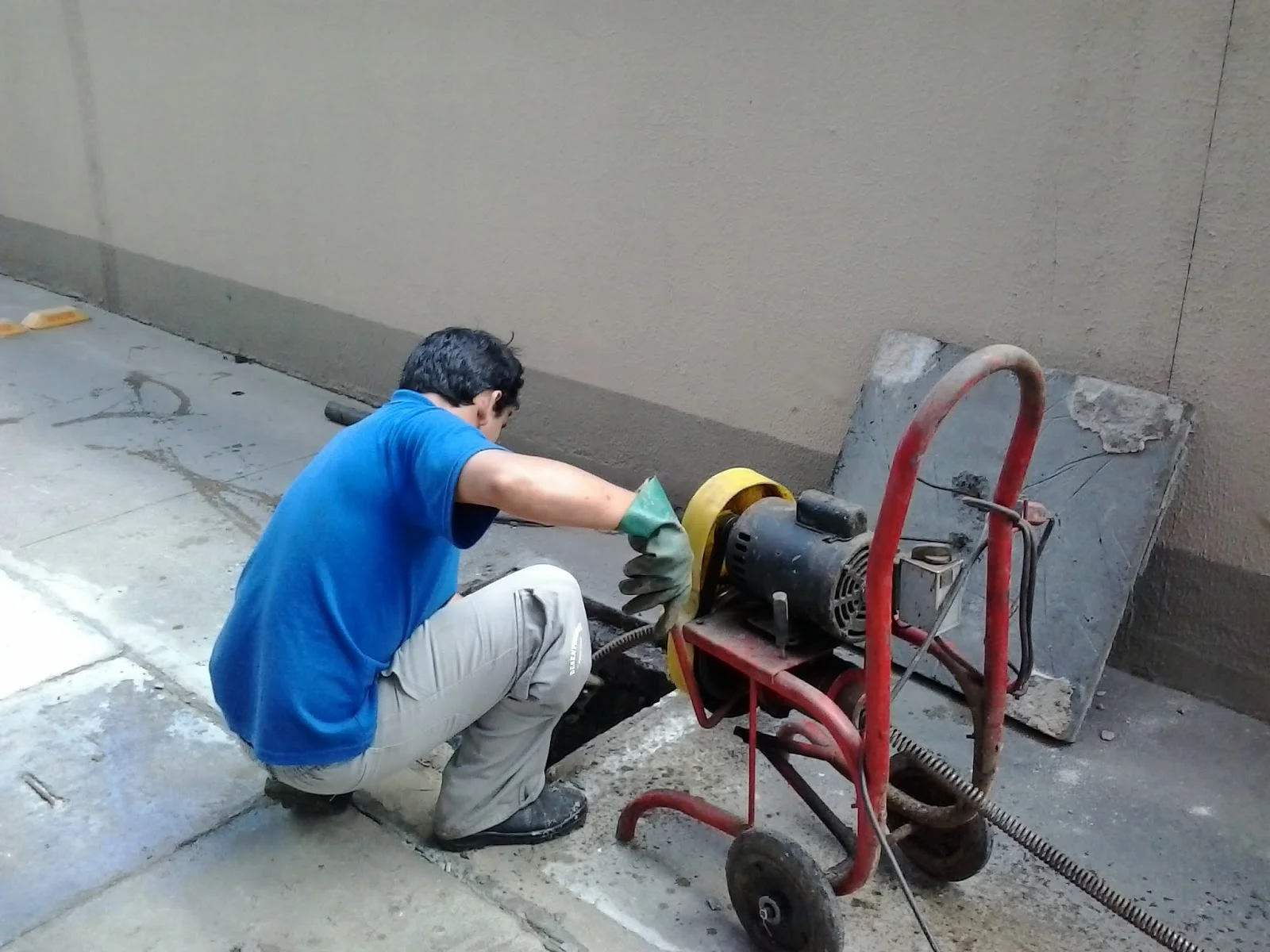 Serviço de desentupimentos 24 horas no Porto e arredores